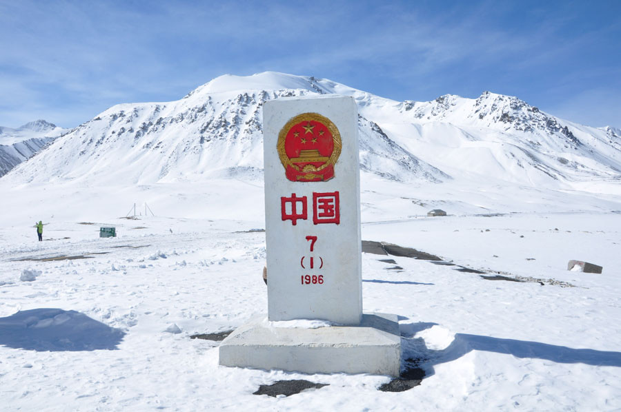 红其拉甫山口界碑