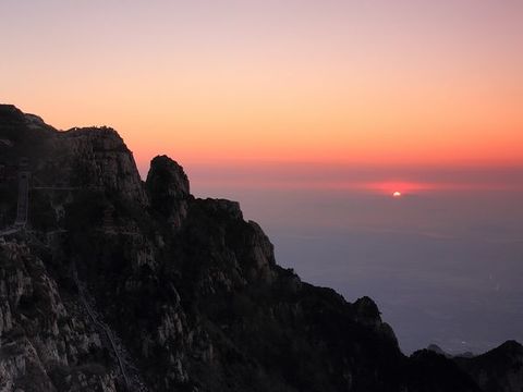 <泰山动车2日游>宿泰山山顶，观日出云海奇景