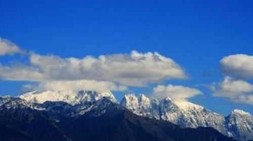 <香格里拉-石卡雪山1日游>赠县城接送车、含午餐（当地游）